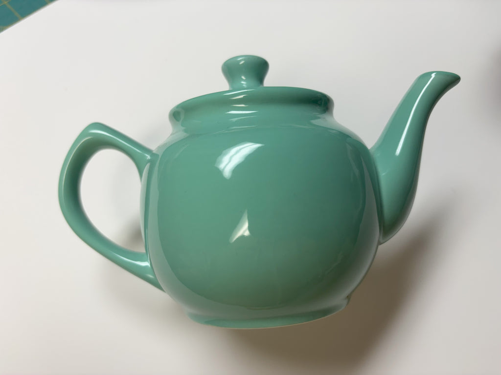 37. Teapot. 11 cm/ 4.5" height. Pick up only.